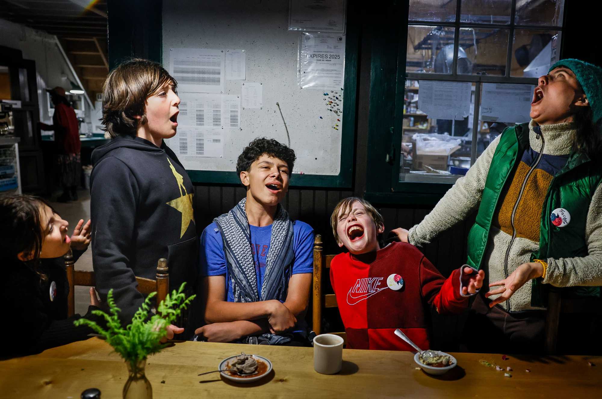 From left: Nola and Diego Azar-Wolfe, Odin Ruiz-Thewlis, Buck Cleary, and Tracy Einstein sing songs from the musical “Hamilton” after dinner.
