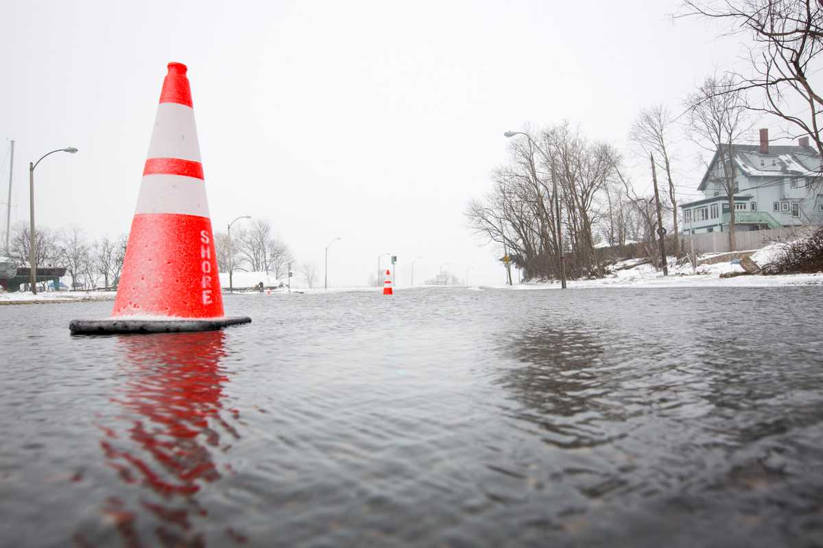 Authorities shut down a portion of Morrissey Boulevard due to flooding as high tide neared and a large snowstorm moved into the greater Boston area, Feb. 8, 2016. (Dina Rudick/Globe Staff)