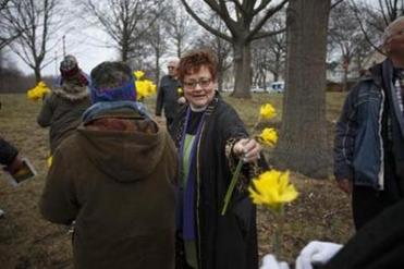 Easter Sunday brought dozens of people from several churches to the banks of the Mystic River, where Wendy led them in worship.