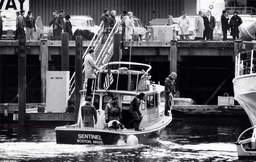 A Massachusetts State Police boat carried the body of Chuck Stuart to shore. (Frank O'Brien/Globe Staff)
