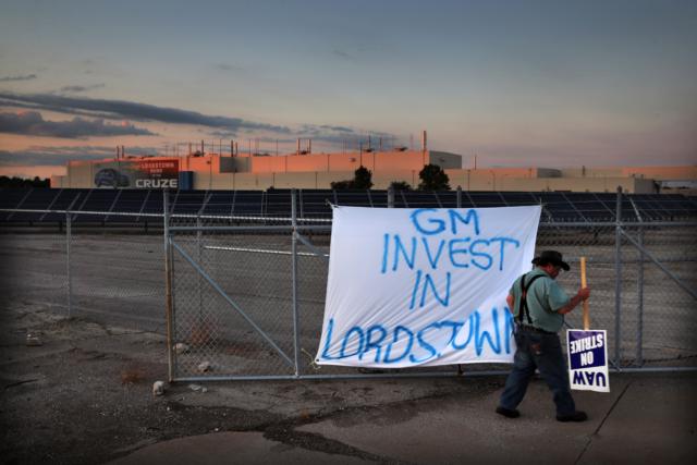 United Auto Worker Joe Nero "Buffalo Joe" picketed outside the General Motors plant in Lordstown.