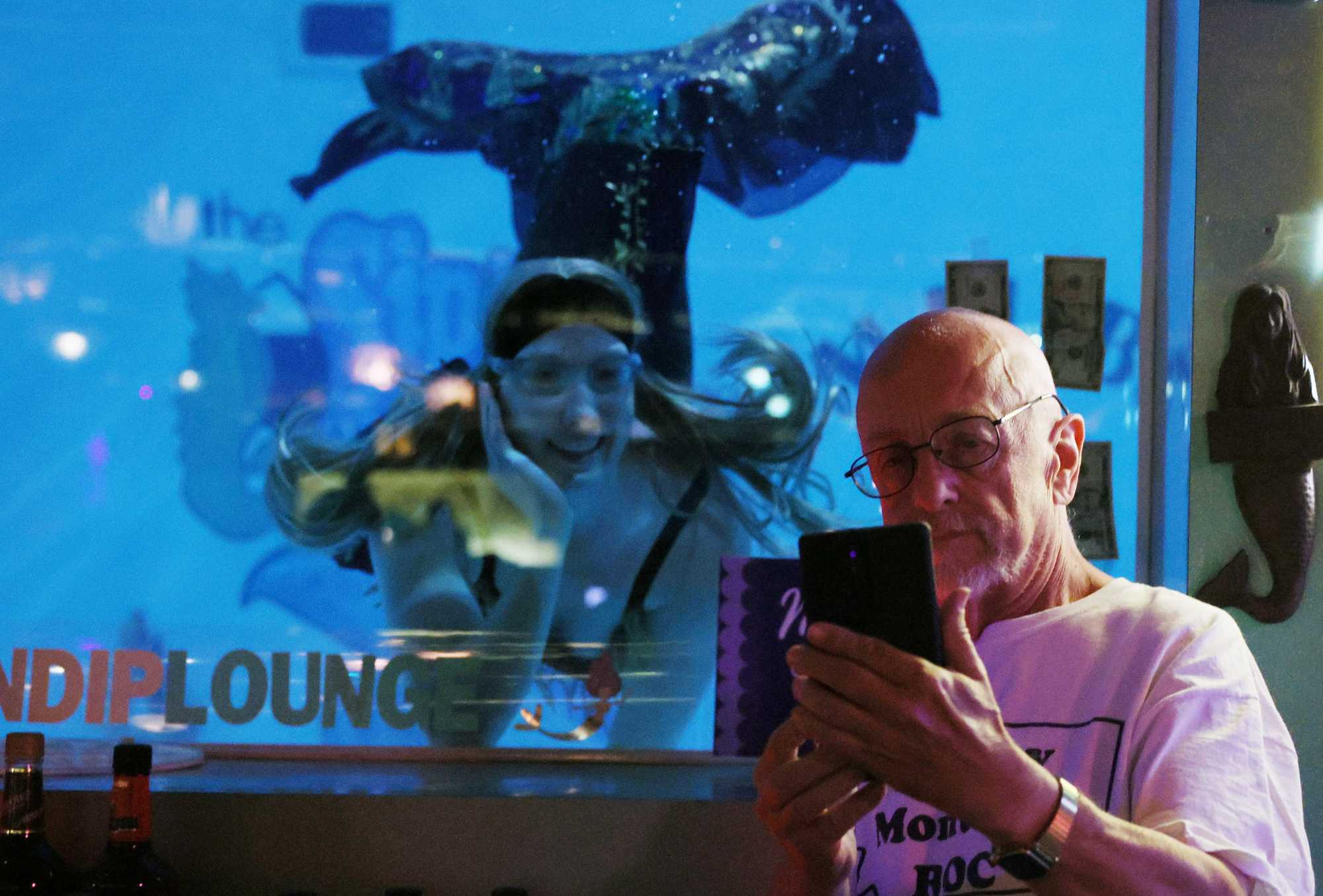 Rick Snyder posed for a selfie with Mermaid Marvel while visiting the Sip N' Dip. 